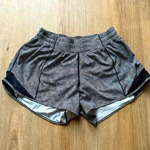 Lululemon SeaWheeze 2020 LR Hotty Hot Shorts 4” - Size 8